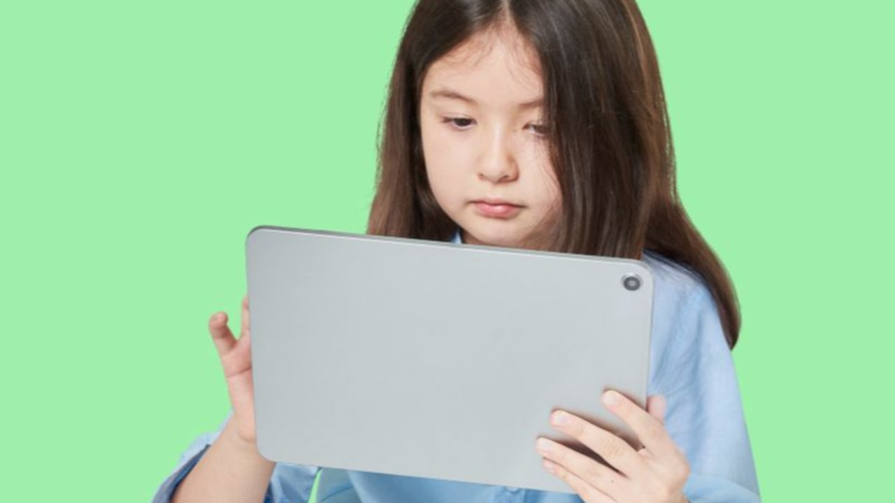 Currently, many adolescents are addicted to using the internet. This apparently can have significant effects on their brain condition.