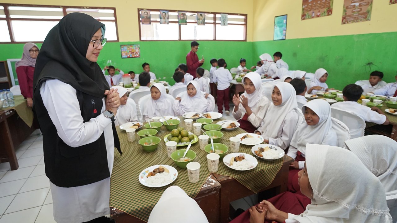 Bupati Ipuk Simulasi Program Makan Siang Bergizi