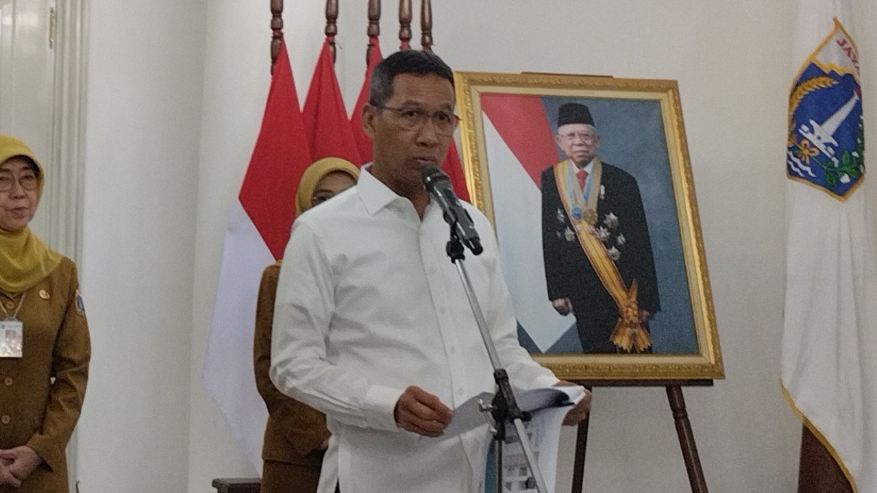 Pj Gubernur DKI Jakarta Heru Budi menggelar rapat koordinasi bersama Menkes Budi Gunadi Sadikin di Ruang Rapim Utama, Balai Kota DKI Jakarta, Senin (24/7/2023)(Liputan6.com/ Winda Nelfira)