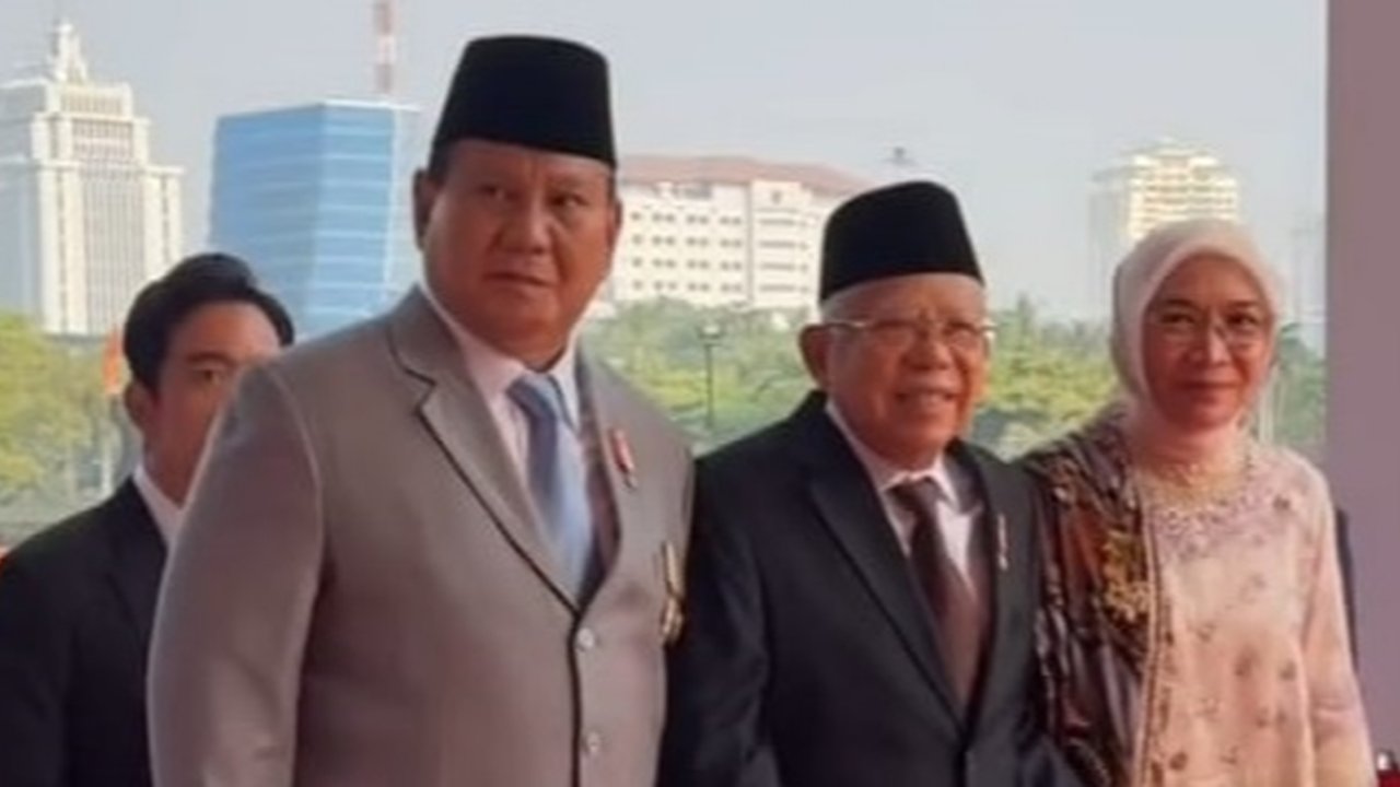 Menteri Pertahanan yang juga Presiden terpilih Prabowo Subianto saat mengikuti rapat kerja dengan Komisi I DPR di Kompleks Parlemen, Senayan, Jakarta, Rabu (25/9/2024).