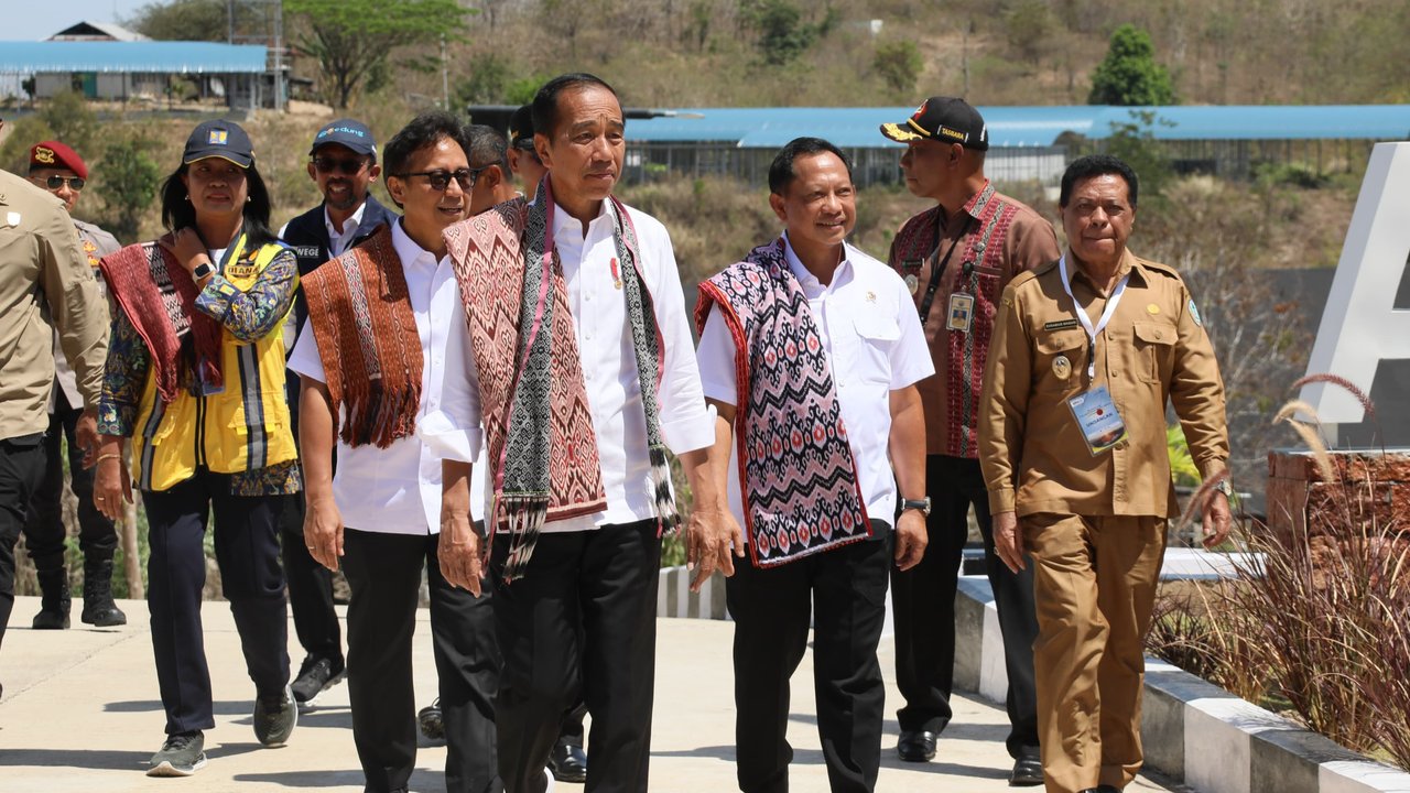 Mendagri Dampingi Presiden Jokowi Resmikan 7 PLBN Secara Serentak