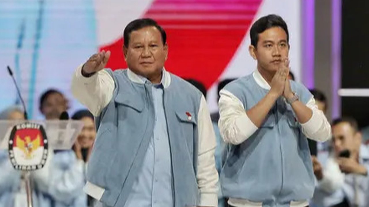 Prabowo Subianto dan Gibran Rakabuming Raka tampil serba putih saat resmi ditetapkan sebagai presiden dan wakil presiden terpilih. [@prabowo]