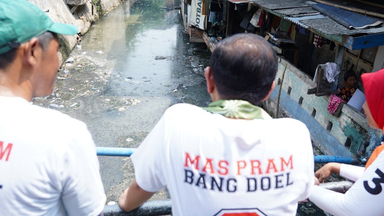 Pramono Anung menyambangi daerah padat penduduk di kawasan Tanah Abang