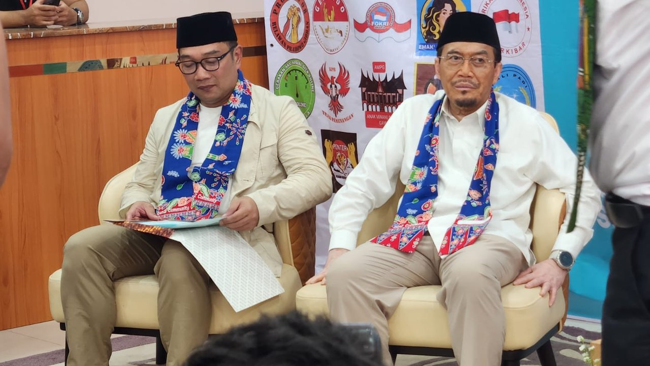 Calon gubernur dan wakil gubernur Jakarta Ridwan Kamil alias RK-Suswono menghadiri acara deklarasi dukungan dari Gabungan Relawan Ridwan Kamil-Suswono (Garnisun) 08 di wilayah Cakung, Jakarta Timur (Liputan6.com/Nanda Perdana Putra)