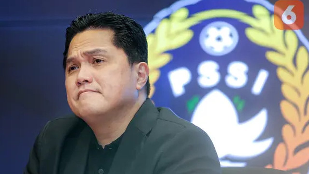 Ketua Umum PSSI, Erick Thohir saat menghadiri konferensi pers mengenai perkembangan Timnas Indonesia Putri yang berlangsung di Stadion Utama Gelora Bung Karno (SUGBK), Senayan, Jakarta, Sa