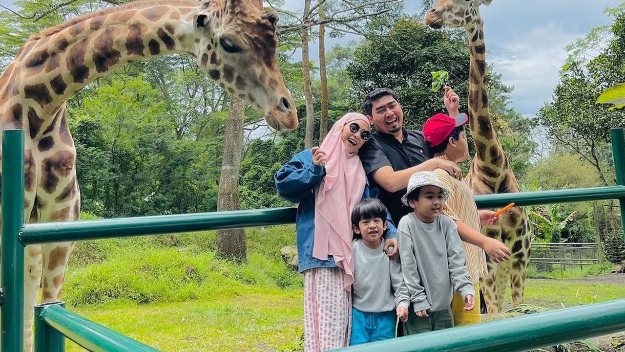 Dari Pendakwah Menjadi Miliarder, Ini Deretan Bisnis Ustaz Solmed yang Menghasilkan Cuan