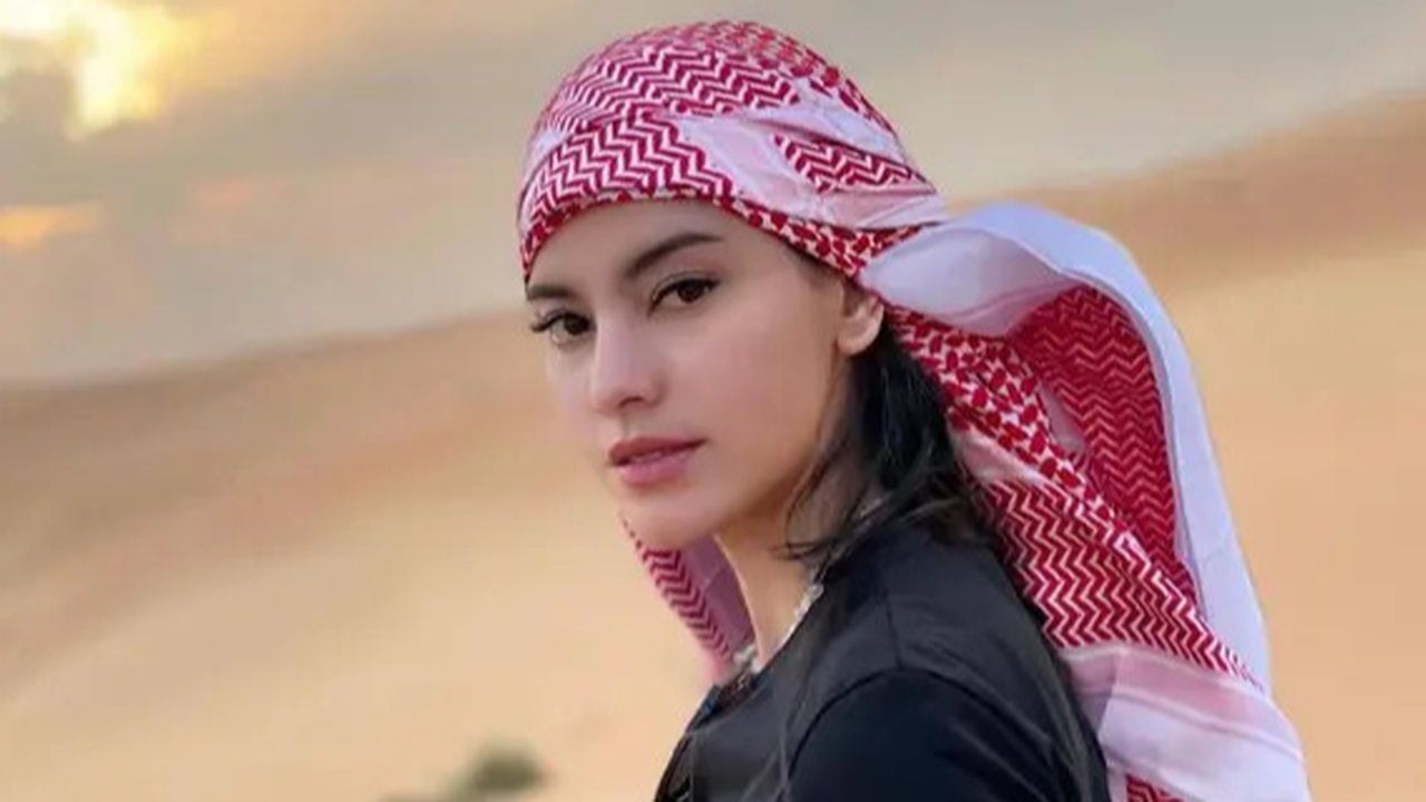 Potret Medina Dina Liburan di Dubai