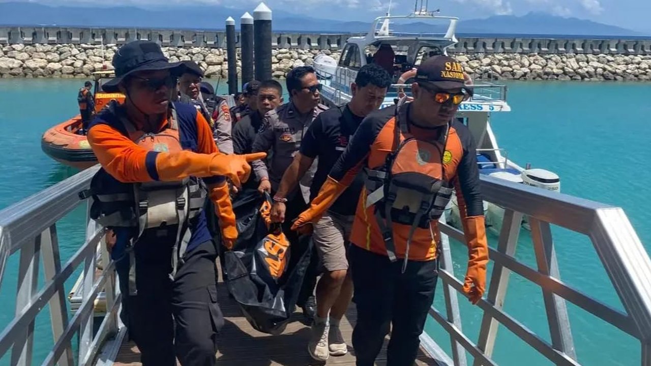 Evakuasi wisatawan di pantai Bali