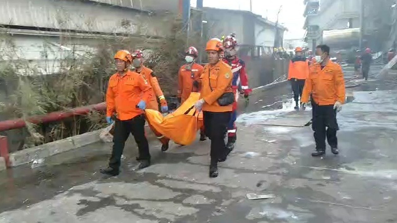 Pabrik Pakan Ternak di Bekasi Terbakar