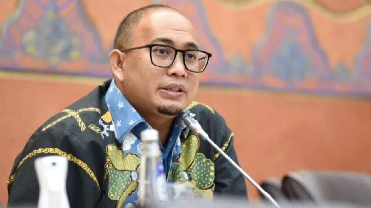 <p>Penasihat Semen Padang Andre Rosiade melaporkan kasus dugaan kecurangan yang dilakukan wasit kepada PT Liga Indonesia Baru (PT LIB) di Jakarta, Rabu, 4 Oktober 2023. Dugaan kecurangan itu terjadi pada laga Semen Padang melawan Sriwijaya FC dalam lanjutan Liga 2 di Stadion Gelora Sriwijaya Jakabaring, Minggu, 1 Oktober 2023. (foto: istimewa)</p>