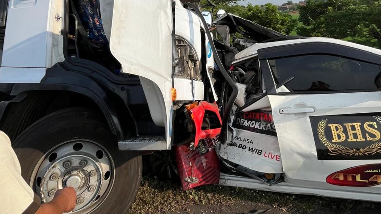 Mobil liputan tvOne kecelakaan di tol pemalang