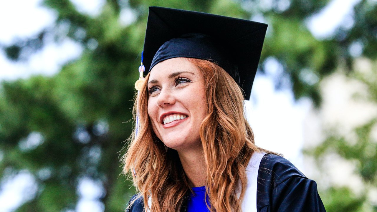 Ilustrasi Sarjana Credit: unsplash.com/Chichi