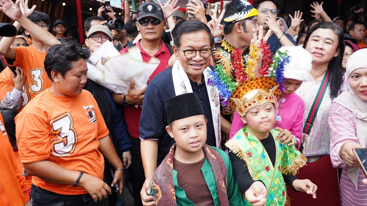 Pramono Anung berdiskusi dengan para penyandang disabilitas di Pospera.