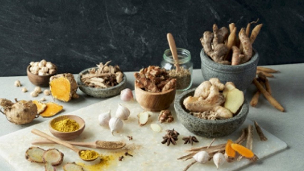 Bahan-bahan herbal untuk pembuatan jamu Air Mancur . foto: istimewa