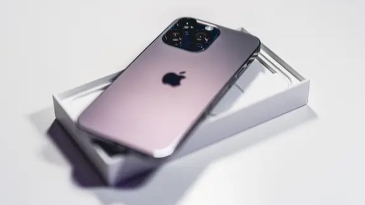 iPhone 14 Pro Max with Software iOS 16 (Photo by Jeremy Bezanger on Unsplash)