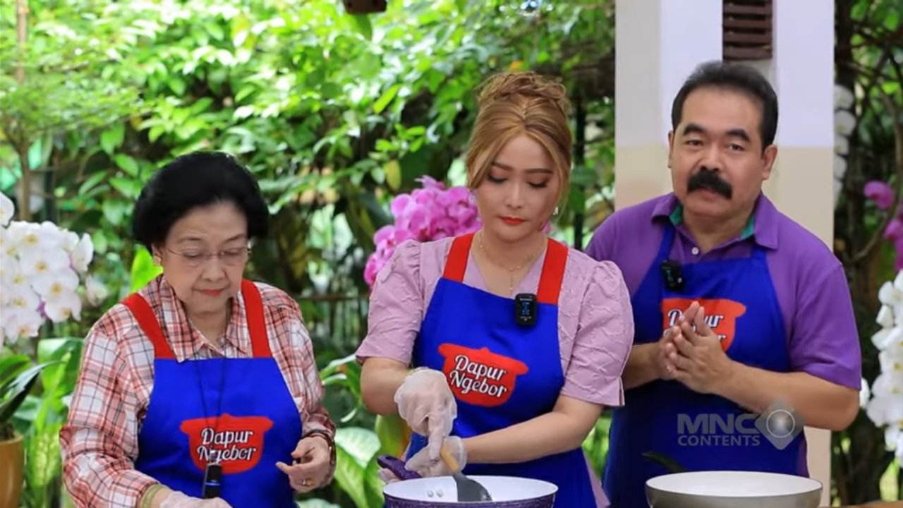 Momen Megawati Memasak Balado Daging Sapi Bersama Inul 'Ini Resep Turun Temurun'