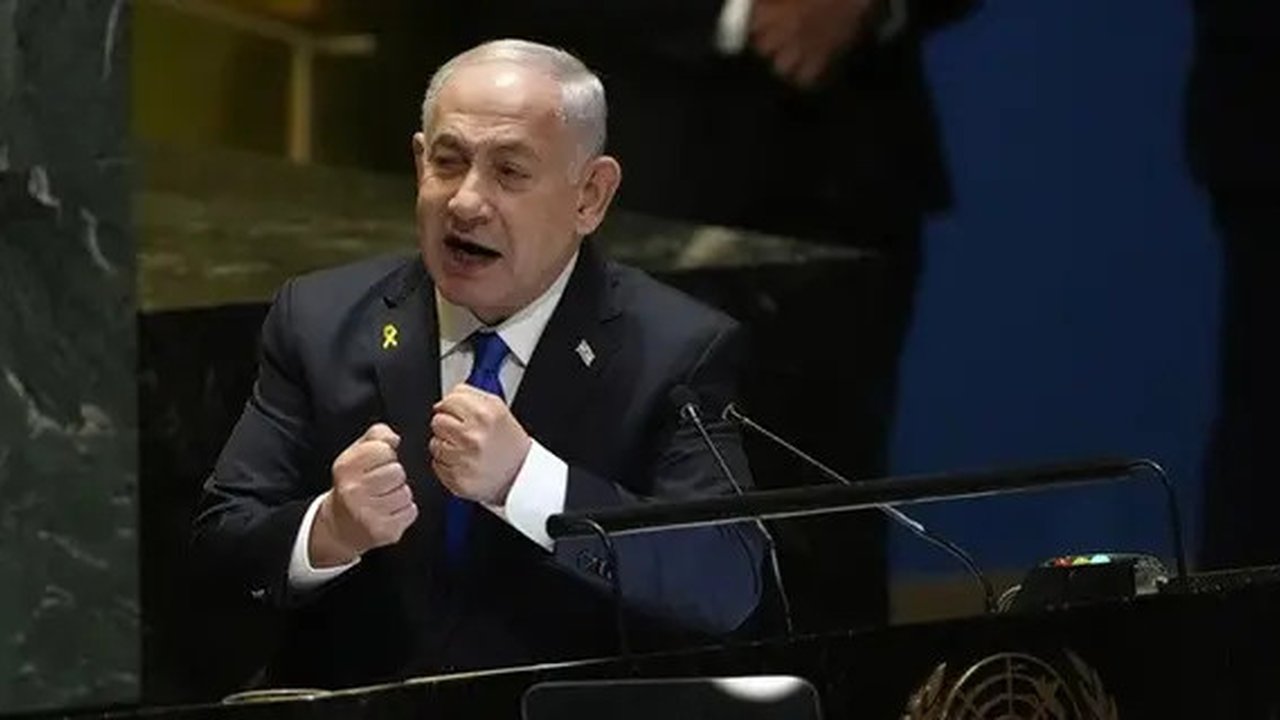 Perdana Menteri Israel, Benjamin Netanyahu berbicara dalam Sidang Umum Perserikatan Bangsa-Bangsa (PBB) ke-79 di Markas Besar PBB, New York, Amerika Serikat, pada 27 September 2024.