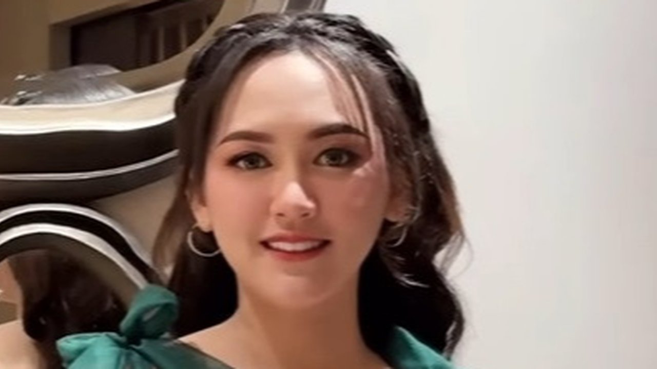 Semoga lancar hingga waktu persalinan tiba ya, Happy Asmara! Jaga kesehatan di tengah jadwal manggung yang padat.