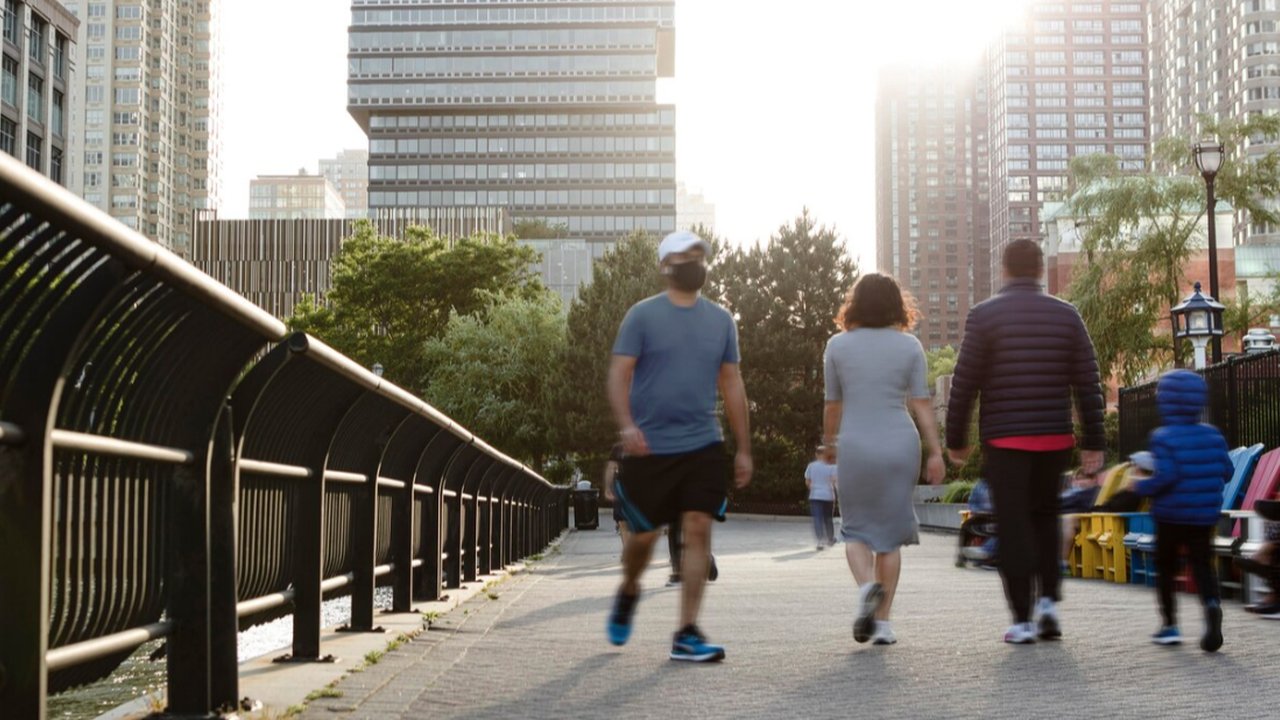 Langkah Sehat untuk Masa Depan, Manfaat Jalan Kaki Setiap Hari bagi Jantung dan Sendi