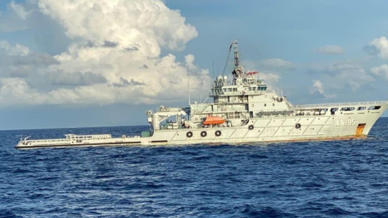 (ilustrasi) Kapal perang di Laut China Selatan (Intelligence Specialist 1st Class John J Torres)