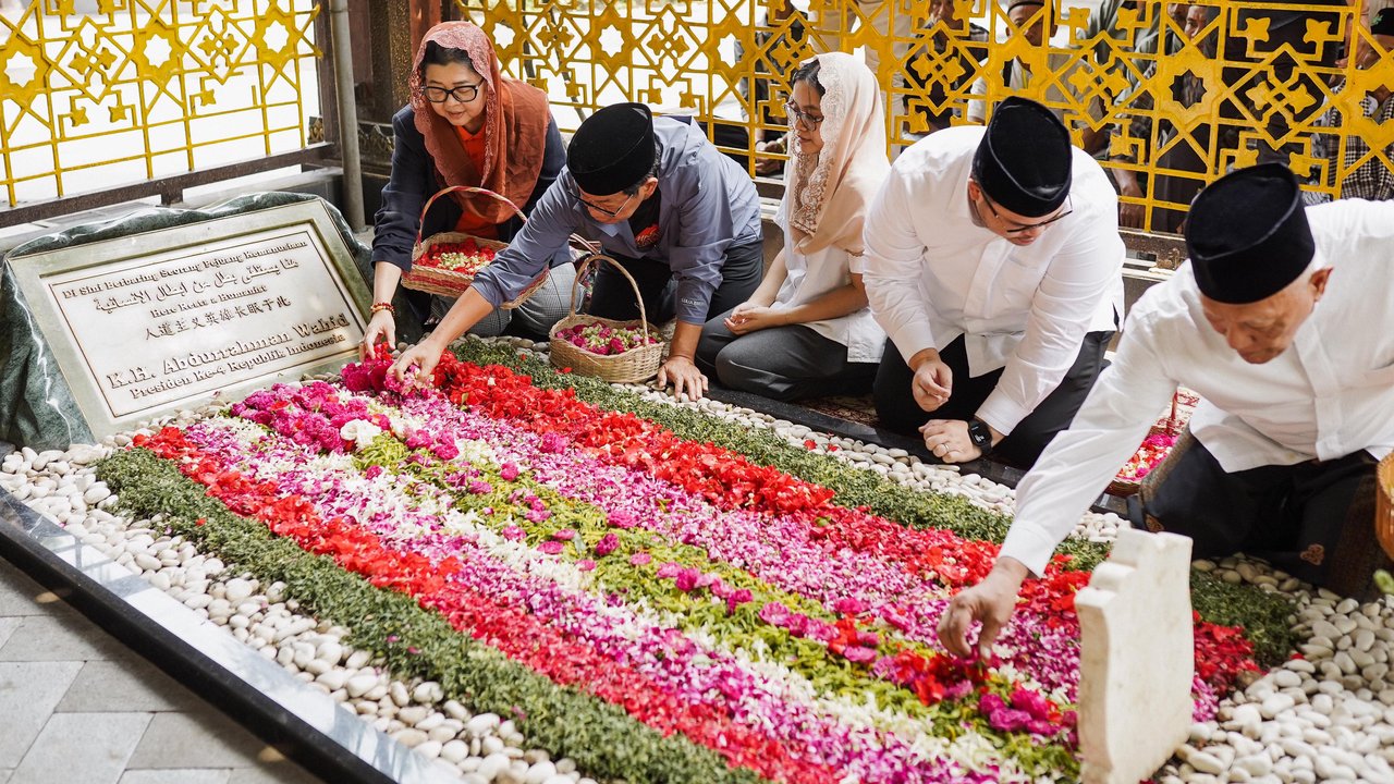 Pramono Anung di Makam Gus Dur