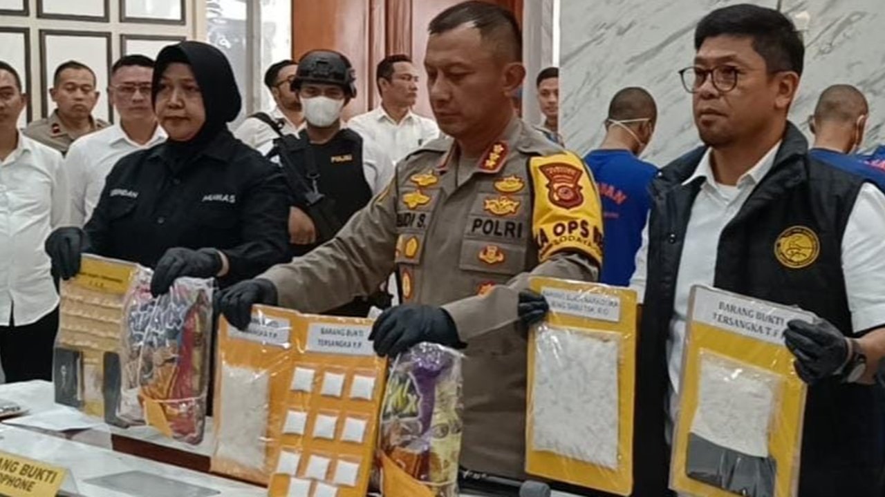 Kokain dalam Bungkus Kue