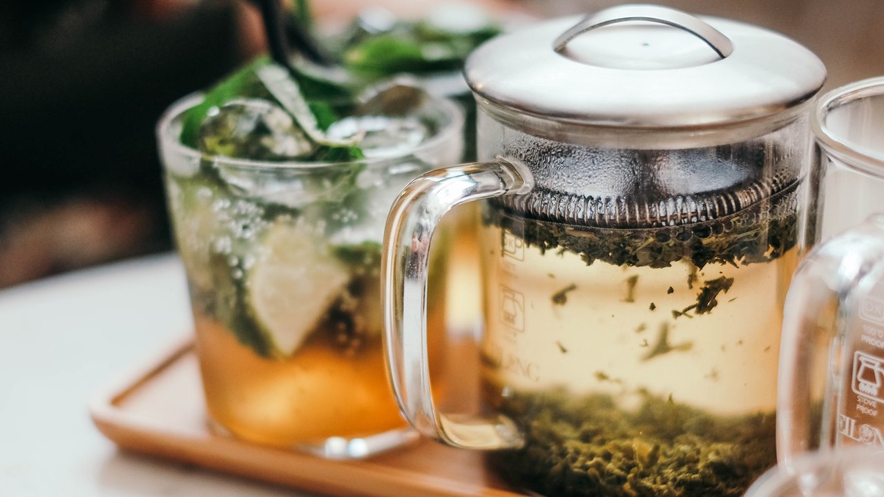 Jamu memang sudah terkenal akan manfaatnya, bahkan sudah ada gerakan minum jamu yang diinisiasikan oleh Kementerian Kesehatan Republik Indonesia (Foto: Unsplash.com/Massimo Rinaldi)