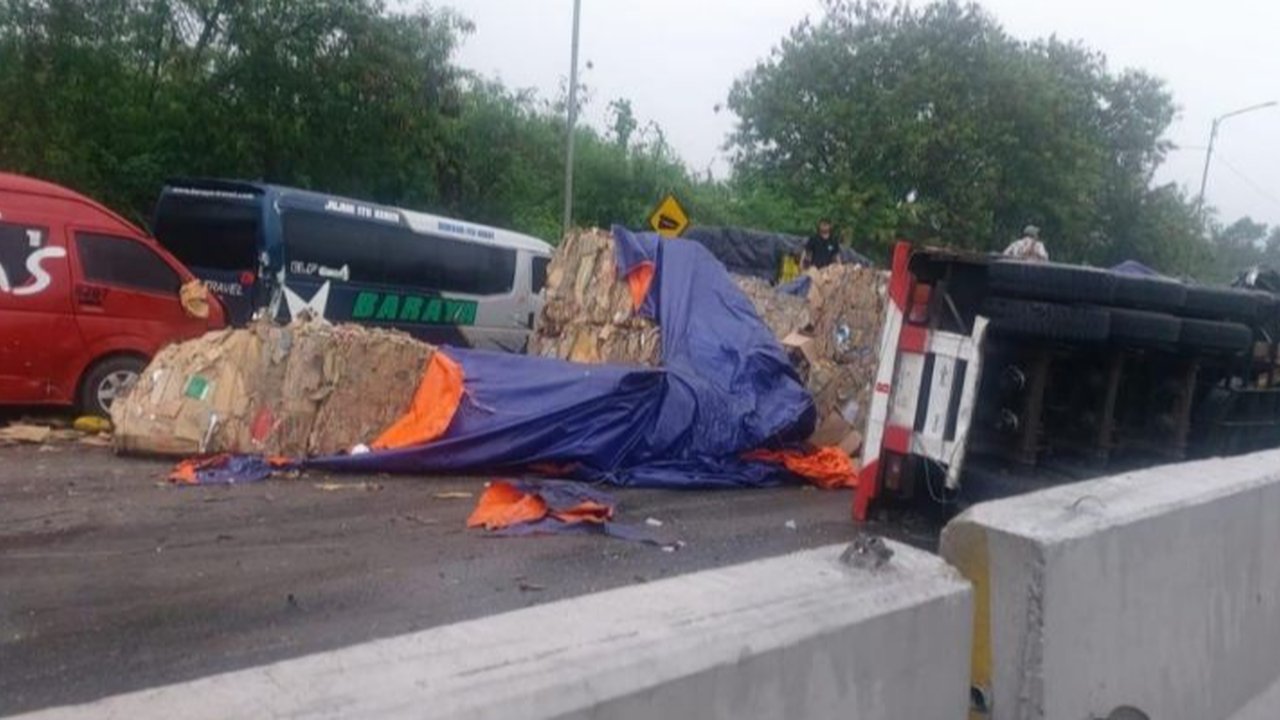 Kecelakaan beruntun di Tol Cipularang