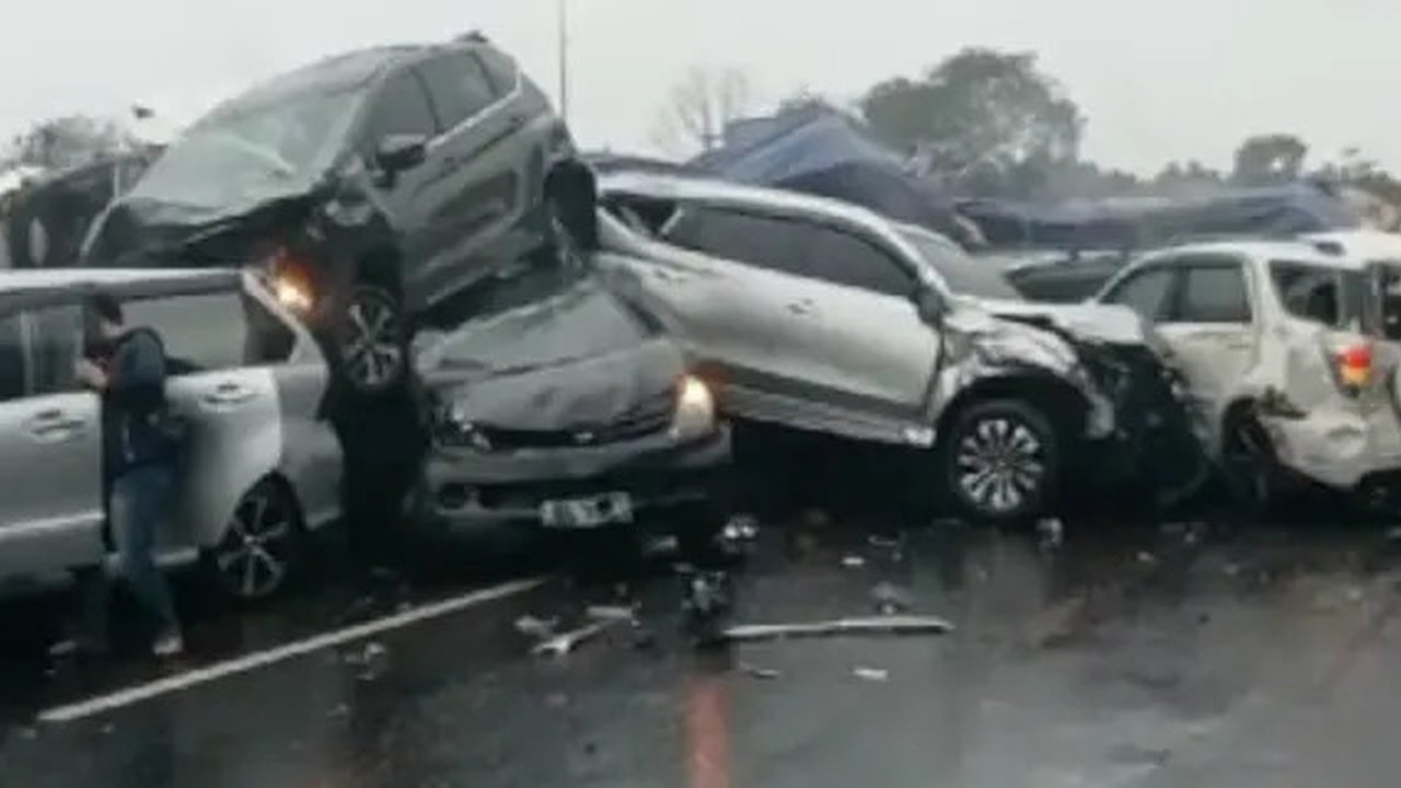 Kecelakaan beruntun di Tol Cipularang KM 92. (Ist)