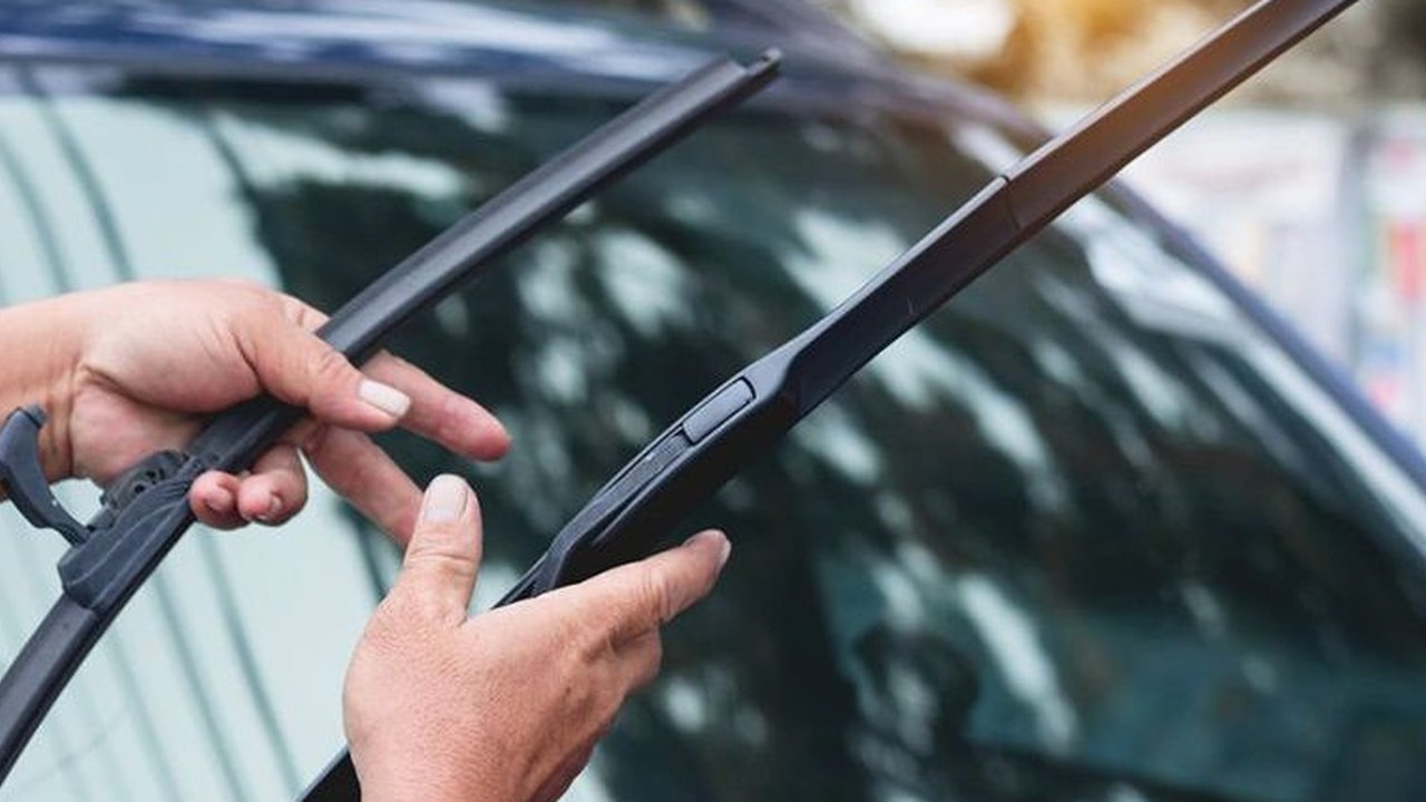 Cara Ampuh Bersihkan Nosel Wiper Mobil Agar Tahan Musim Hujan