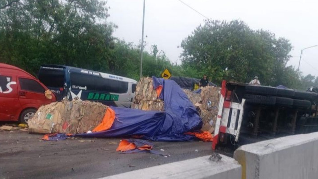 Kecelakaan beruntun di Tol Cipularang