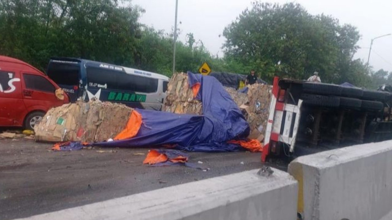 Kecelakaan beruntun di Tol Cipularang