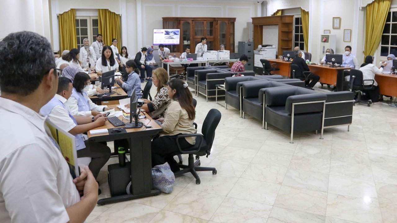Hari Perdana Warga Mengadu di Posko 'Lapor Mas Wapres'