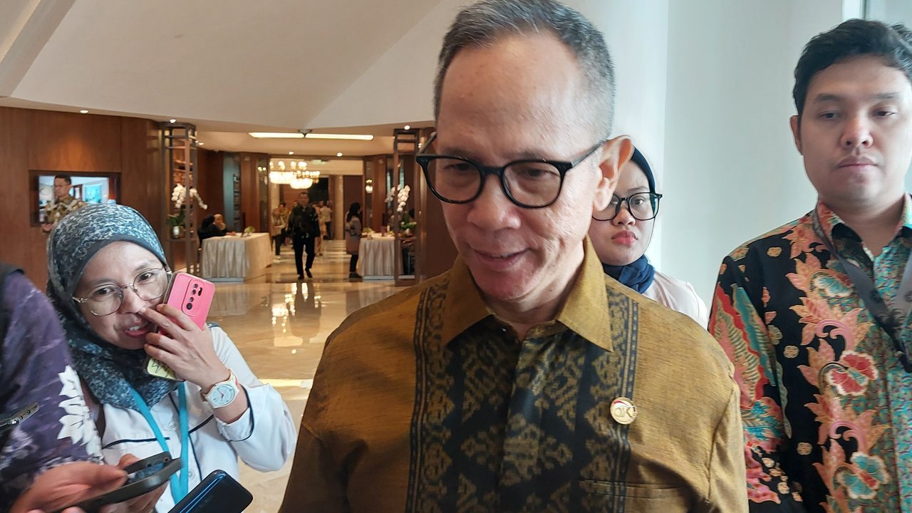 Ketua Dewan Komisioner Otoritas Jasa Keuangan (OJK) Mahendra Siregar dalam Peluncuran Roadmap BPD 2024-2027, di Jakarta, Senin (14/10/2024). (Arief/Liputan6.com)