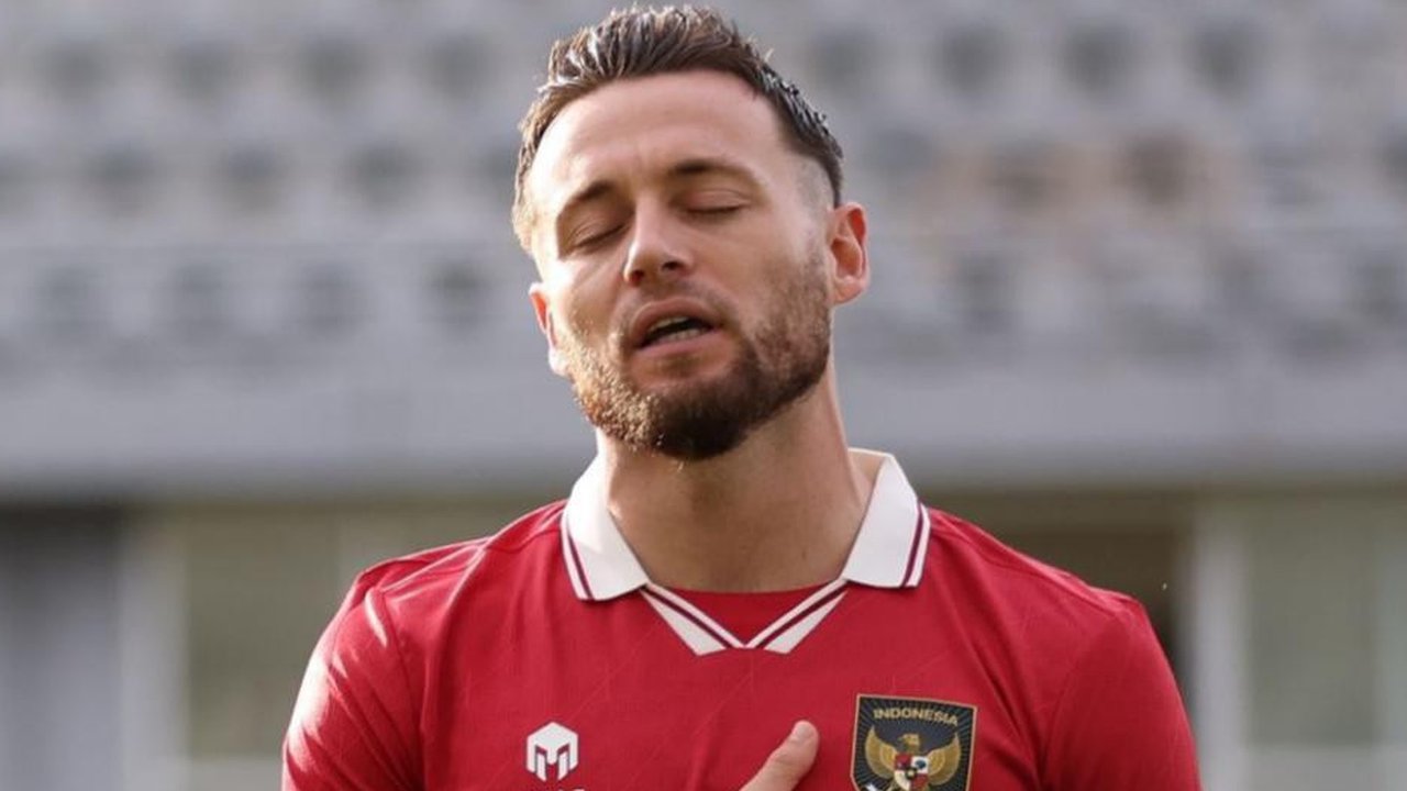 Kembali Absen, Marc Klok Tetap Berikan Dukungan dan Dapat Pujian