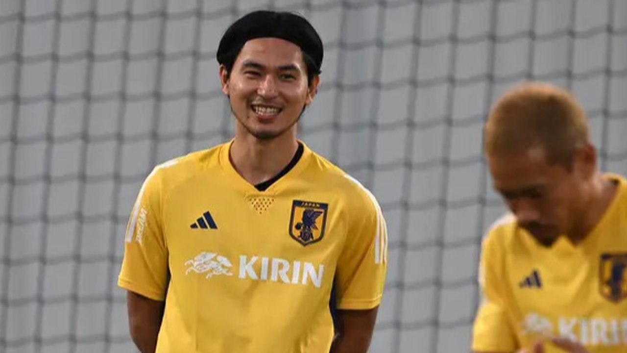 Penyerang Monaco asal Jepang #18, Takumi Minamino, melakukan selebrasi dengan rekan setimnya setelah mencetak gol keempat timnya dalam pertandingan Liga Champions, fase Liga - Matchday 3,