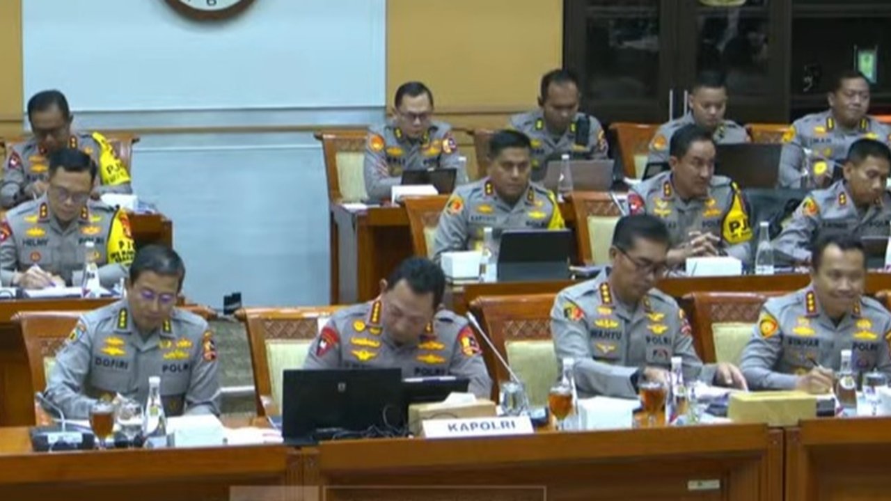 Komisi III Raker bareng Kapolri Jajaran