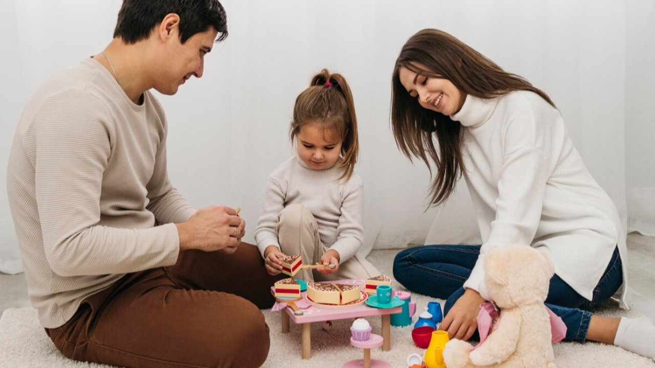 Bermain dengan Anak: Tips Mempererat Ikatan Keluarga Sambil Tetap Aktif