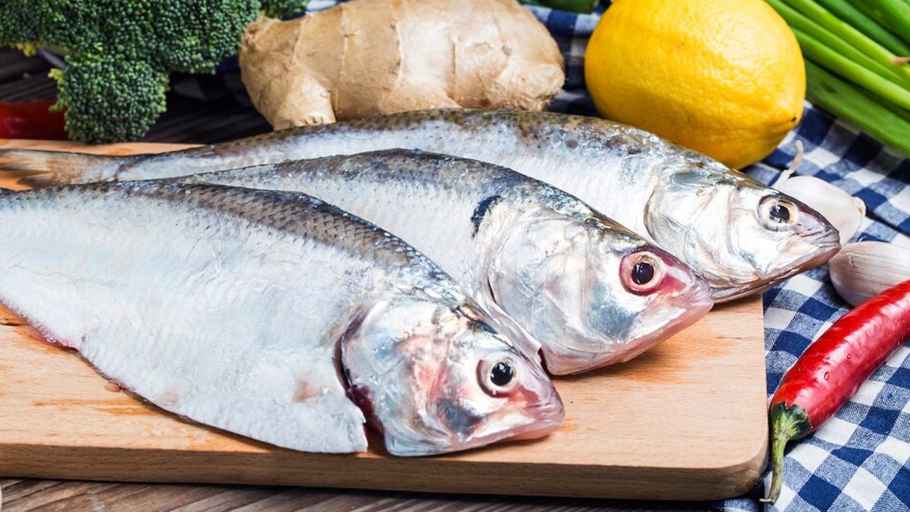 Tips Ampuh Hilangkan Lendir dan Bau Amis Ikan Tanpa Jeruk Nipis