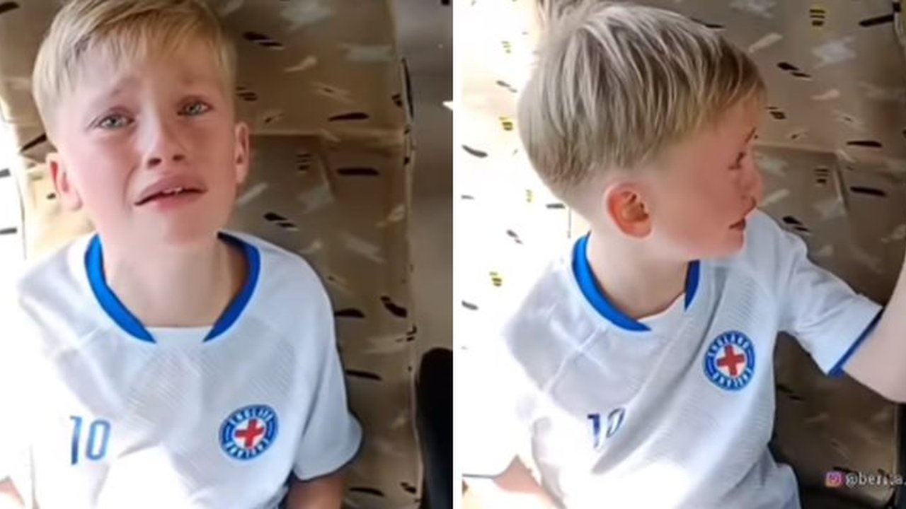 Anak Bule Nangis Sesegukan Ditinggal Ibunya di Bus