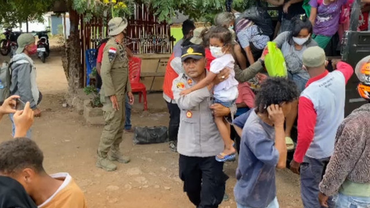 Pengungsi Erupsi Gunung Lewotobi Laki-laki