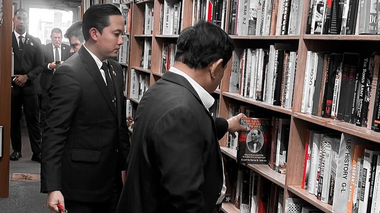 Prabowo Belanja Buku di Amerika Serikat