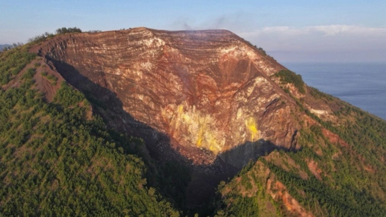 Gunung Iya di NTT