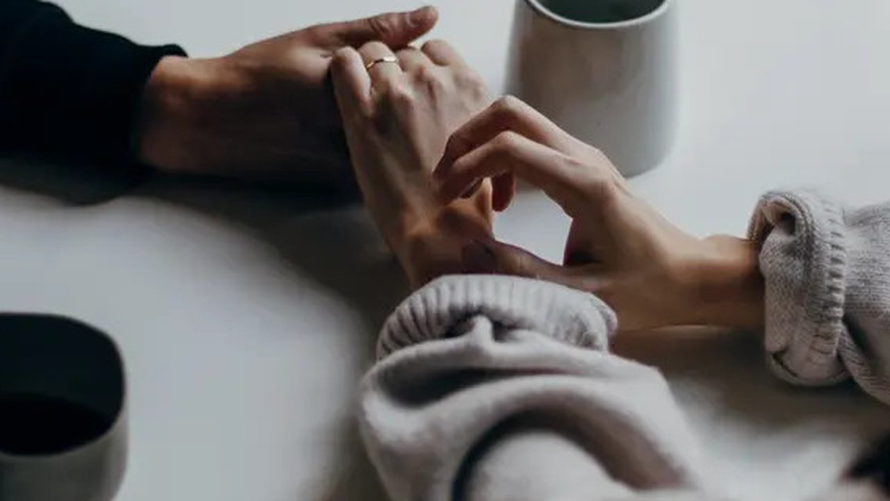 Ilustrasi pasangan yang sedang membicarakan masa depan. (Foto: Unsplash/Priscilla Du Preez)