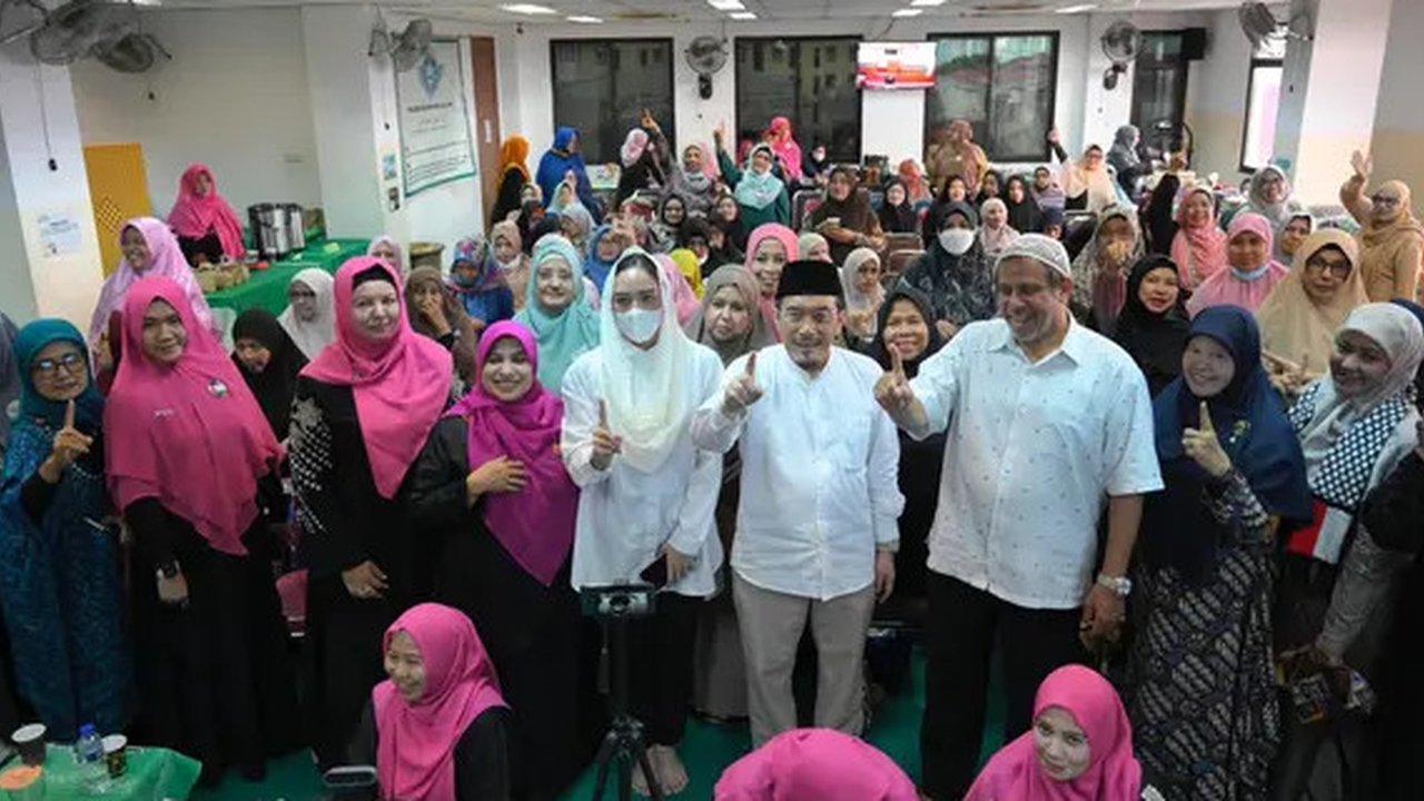 Calon Wakil Gubernur DKI Jakarta Suswono menghadiri pertemuan rutin bulanan jamaah Wanita Al Irsyad Al Islamiyyah se-DKI Jakarta, Selasa (5/11/2024). (Foto: Tim Media Suswono).
