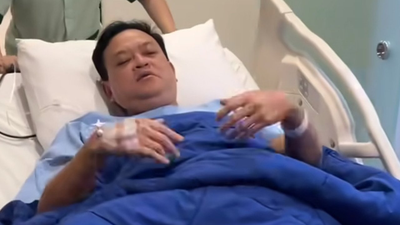 Hedi mengaku, kakinya terasa cenat cenut yang makin menjadi-jadi seiring berjalannya waktu, bahkan cenderung mengganggu saat bekerja.