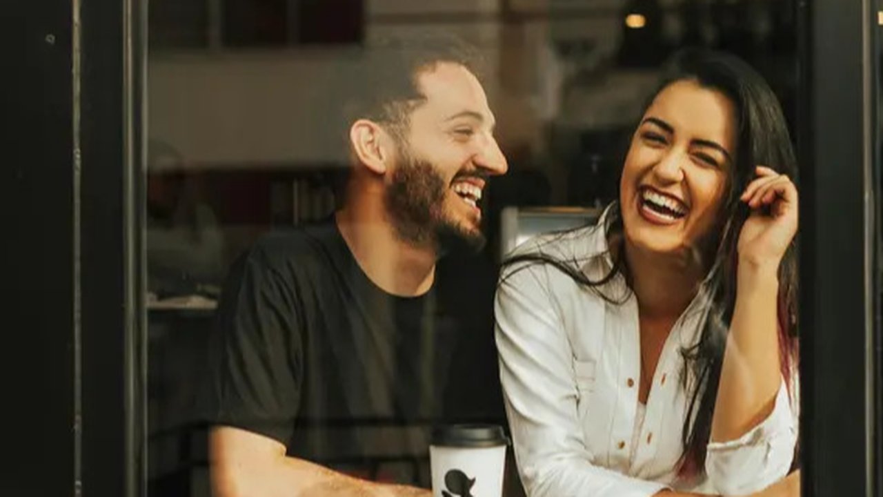 Tanda kamu dan pasnagan bahagia meski tak pernah posting di media sosial