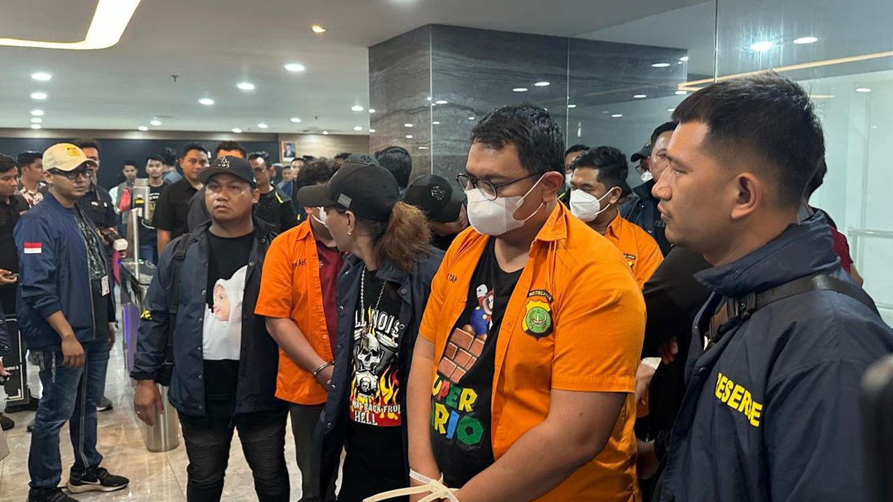 Polda Metro Jaya melakukan penggeledahan di Kantor Kementerian Komunikasi dan Digital (Komdigi) hari ini, Jumat (1/11/2024). Penggeledahan dilakukan terkait kasus judi online para pegawai dan staf Komdigi. (Merdeka.com/Rahmat Baihaqi)