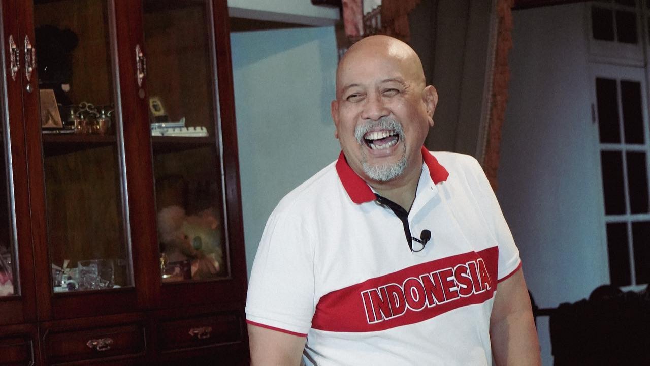 10 Potret Rumah Indro Warkop yang Bernuansa Klasik ala 90-an, Penuh Koleksi Moge - Tampak Cozy