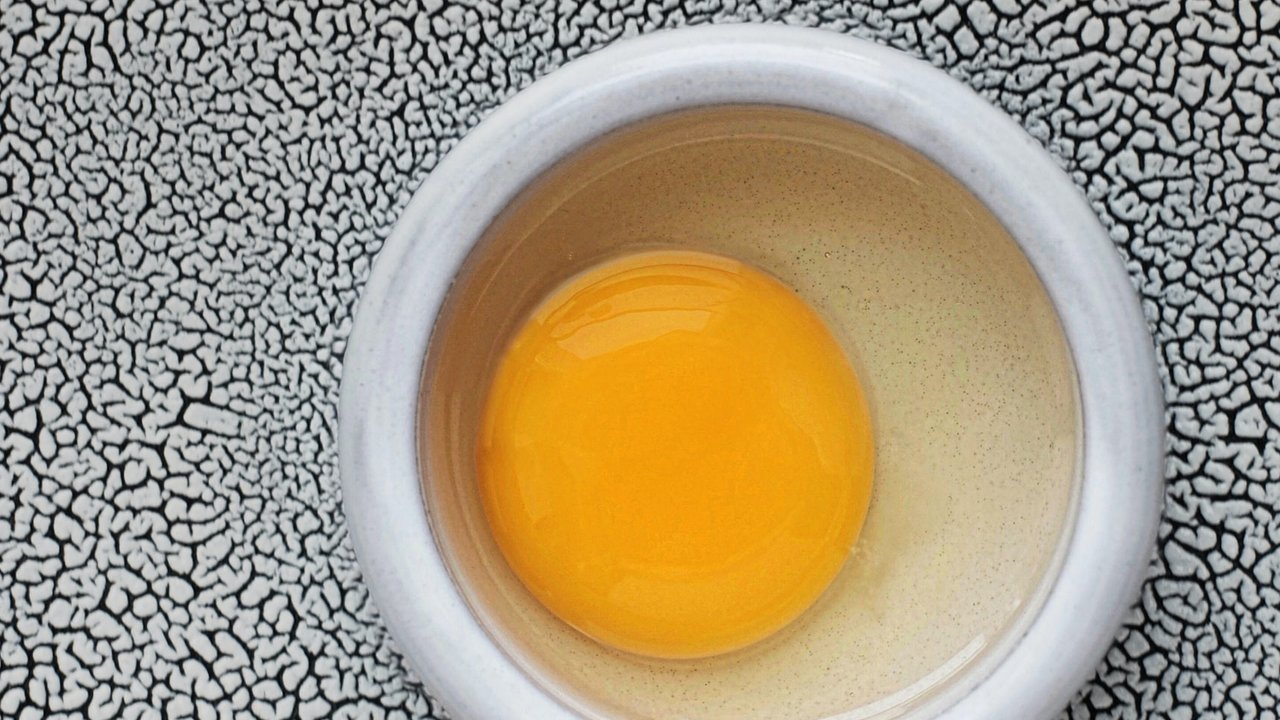 Teknik Memisahkan Kuning Telur Tanpa Ribet Menggunakan Bumbu Dapur